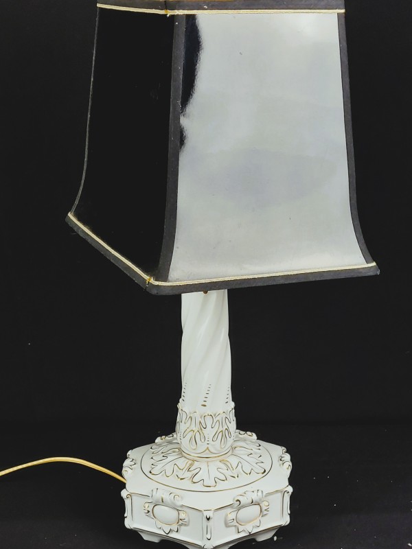 Antieke lamp in keramiek