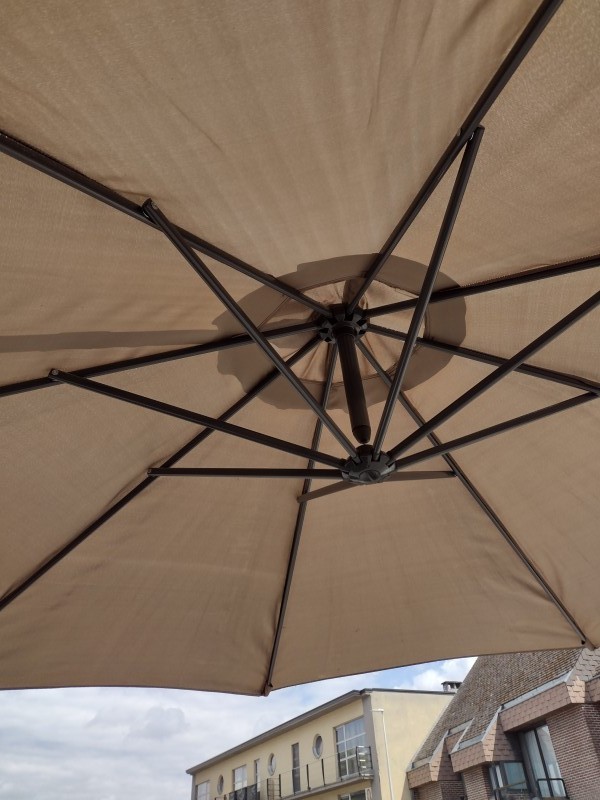 Beige Zweefparasol