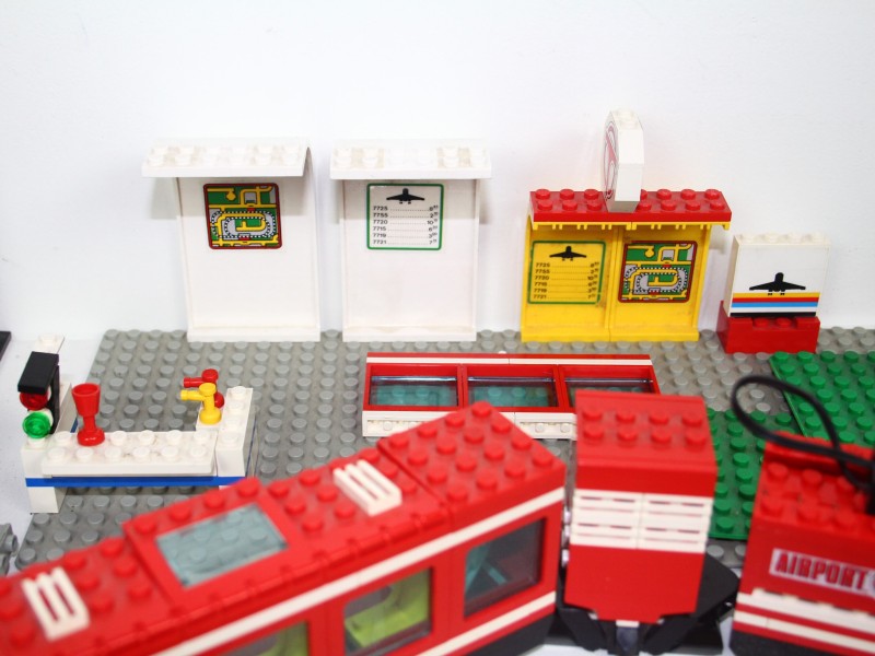 Lego 6399 - Legoland Airport Shuttle - 1990