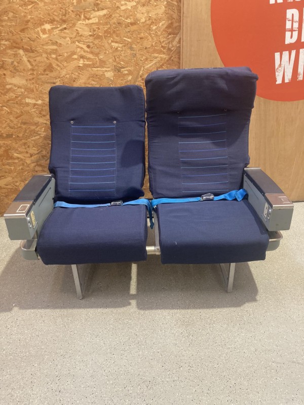 set van 2 vintage vliegtuigstoelen uit een boeing 747