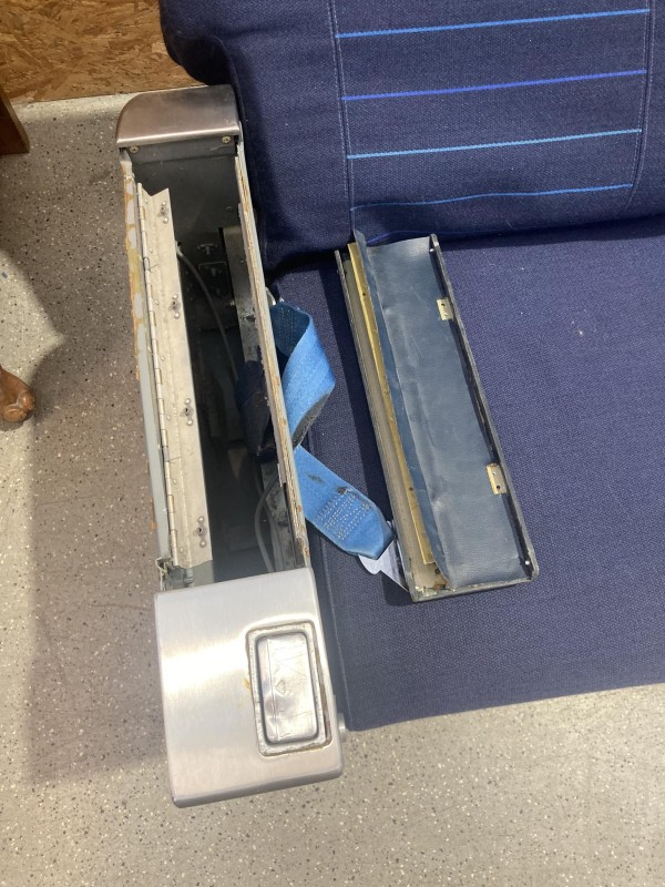 set van 2 vintage vliegtuigstoelen uit een boeing 747