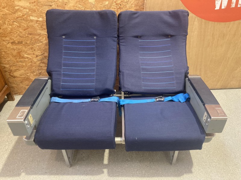 set van 2 vintage vliegtuigstoelen uit een boeing 747