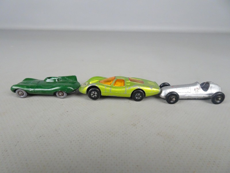 3 Matchbox race auto's