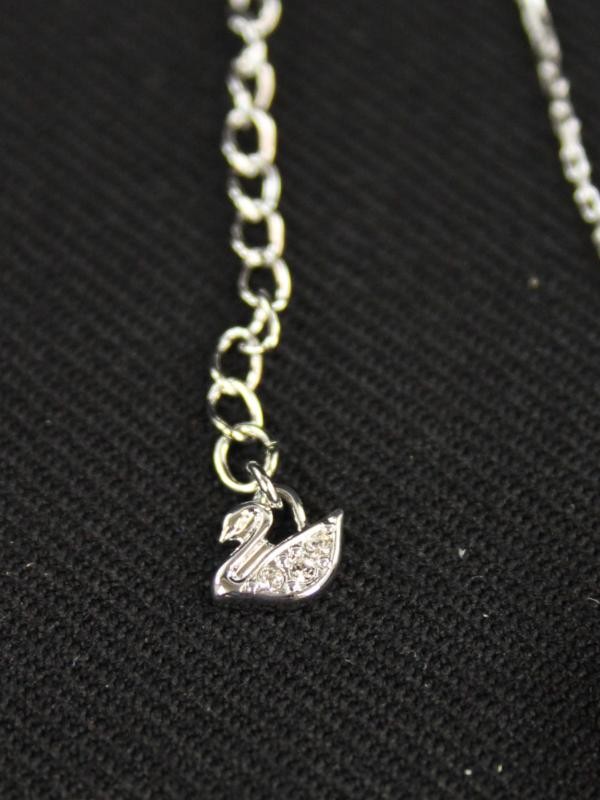 Swarovski ketting en oorknopjes in O.V.P.