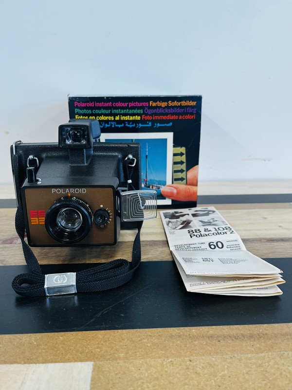 Polaroid EE33 land camera