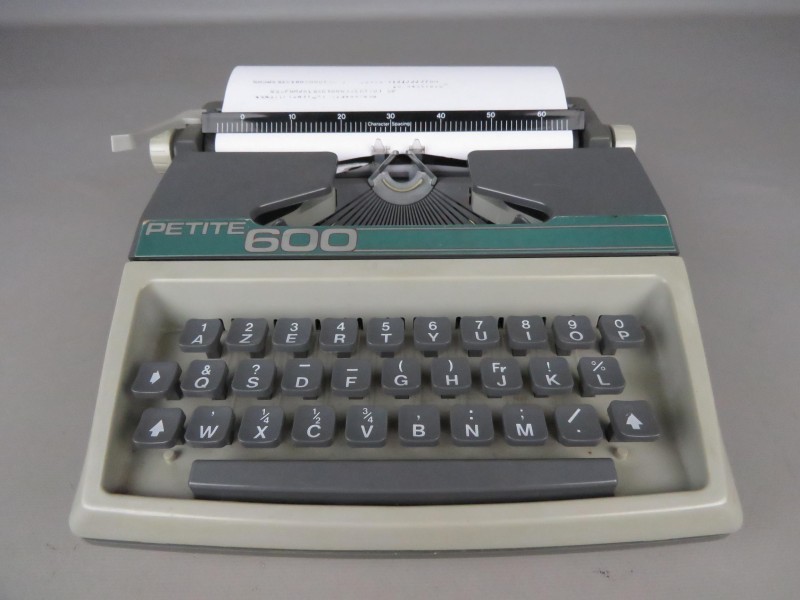 Vintage klein typmachine "Petite 600"