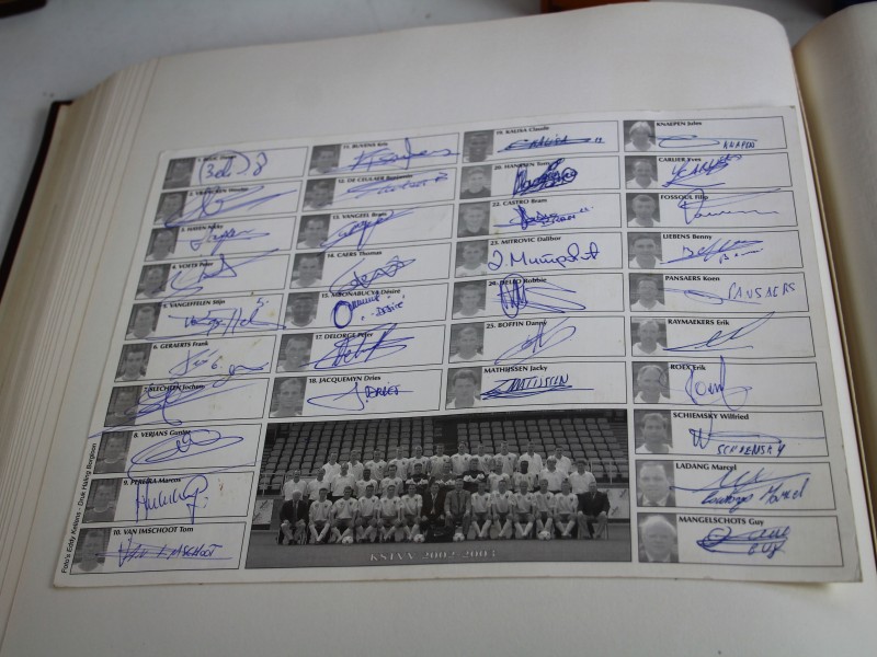 GIGANTISCHE collectie voetbal handtekeningen - Club Brugge, Anderlecht, Standard, etc.