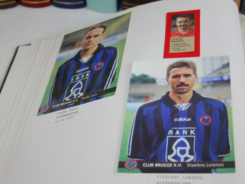 GIGANTISCHE collectie voetbal handtekeningen - Club Brugge, Anderlecht, Standard, etc.