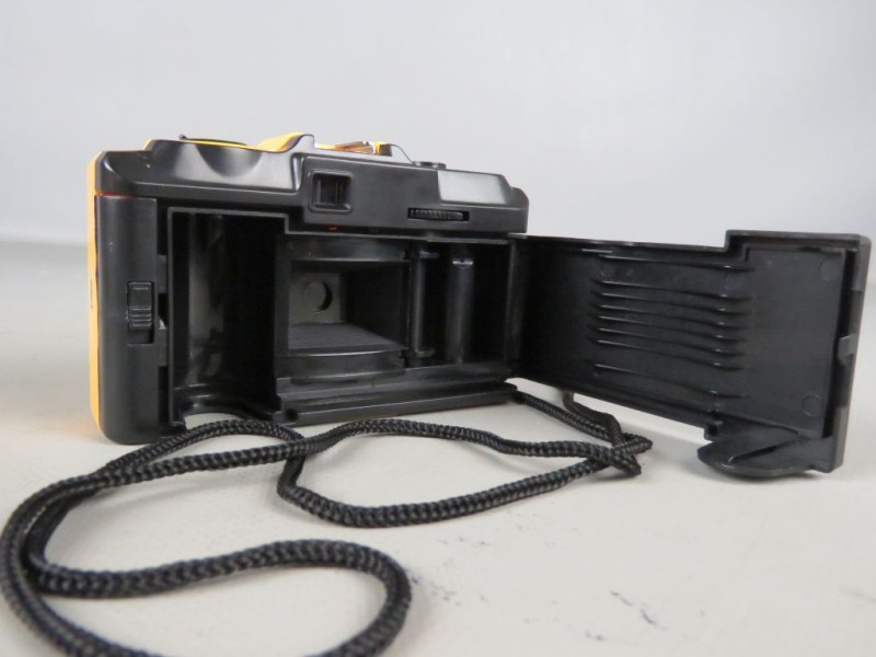 Vintage gele 35mm camera (zonder flitser) in originele doos