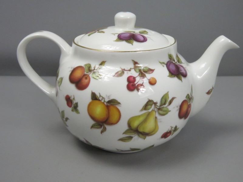 St George fine bone China theepot