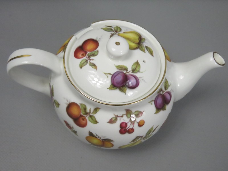 St George fine bone China theepot