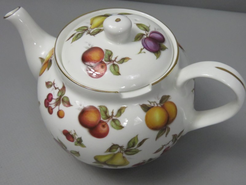 St George fine bone China theepot