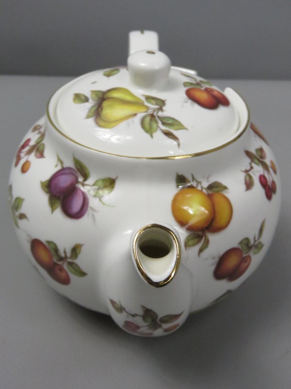 St George fine bone China theepot