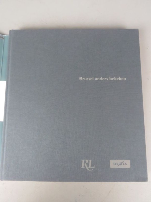 "Brussel anders bekeken" 2002.