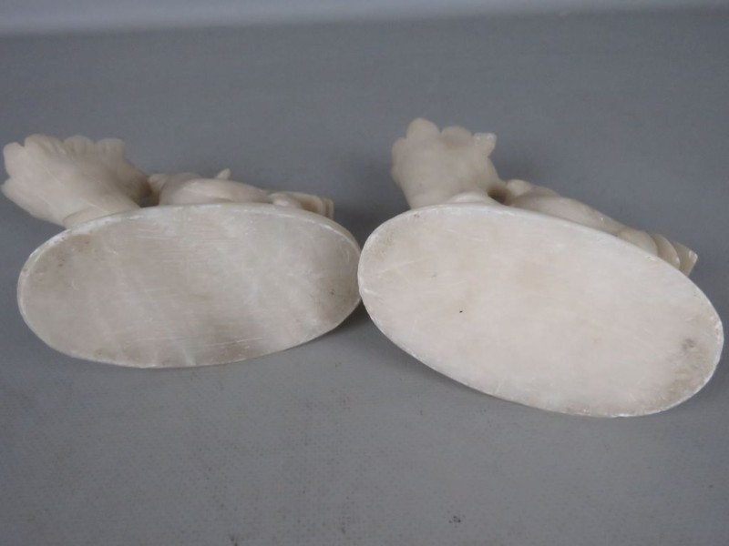 Alabaster haantjes