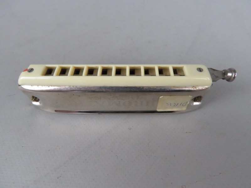 Chromatic harmonica