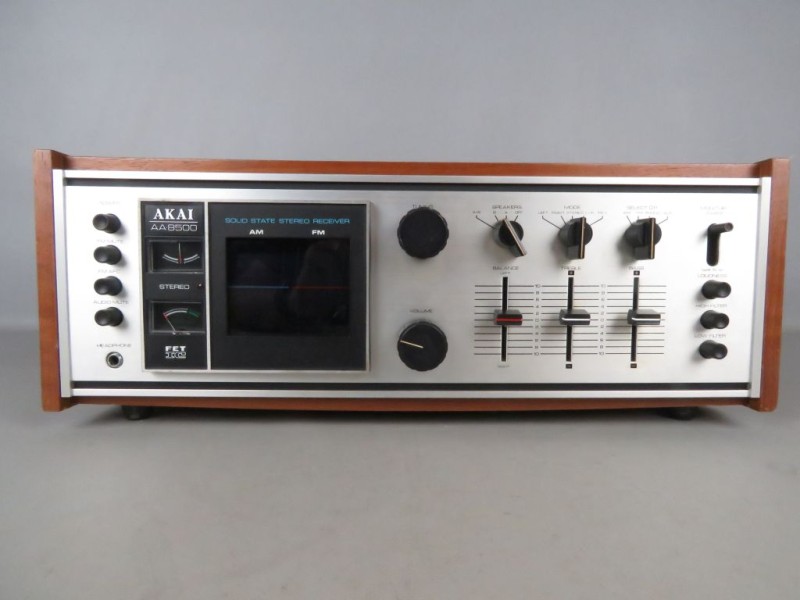 Vintage AKAI Tuner-versterker AA-8500