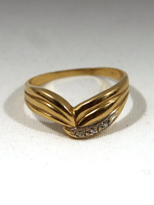 18 Kt Gouden Ring met Diamantjes