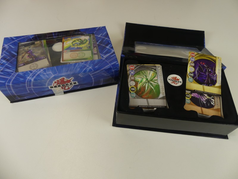 Bakugan game cards + Battle Arena (2)