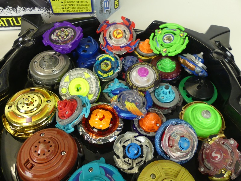 1 lot beyblades (3)