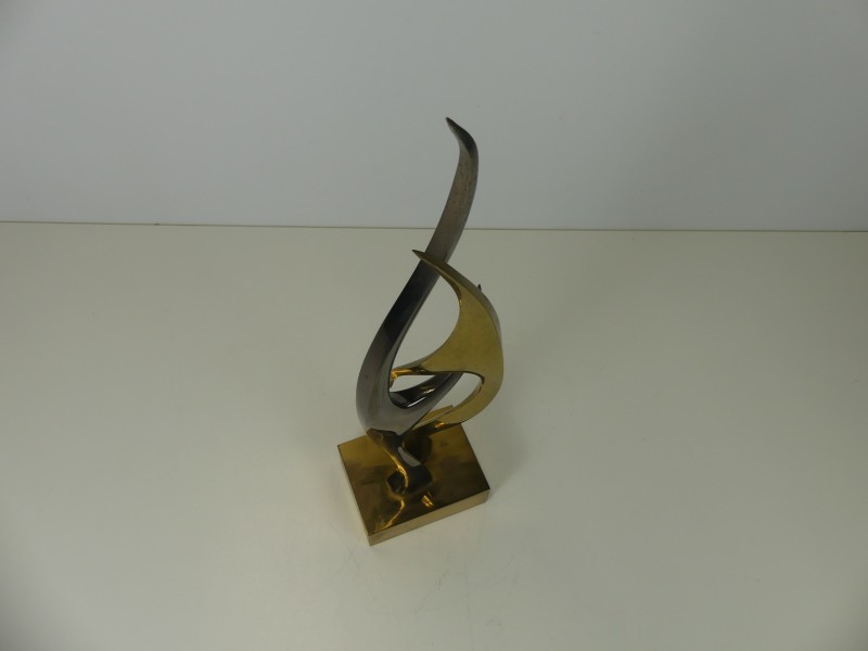 Abstract bronzen beeld