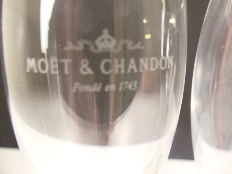 Moet & Chandon 2 X Fluitglaasje + staanders