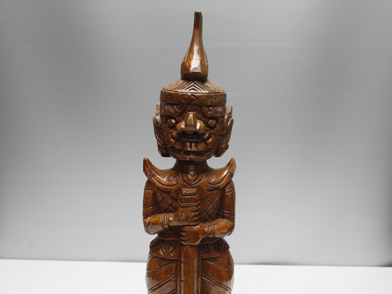 Etnische decoratie: Houten Thai Yaksha beeld (Art. 882)