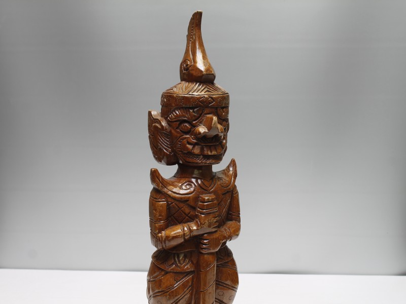 Etnische decoratie: Houten Thai Yaksha beeld (Art. 882)