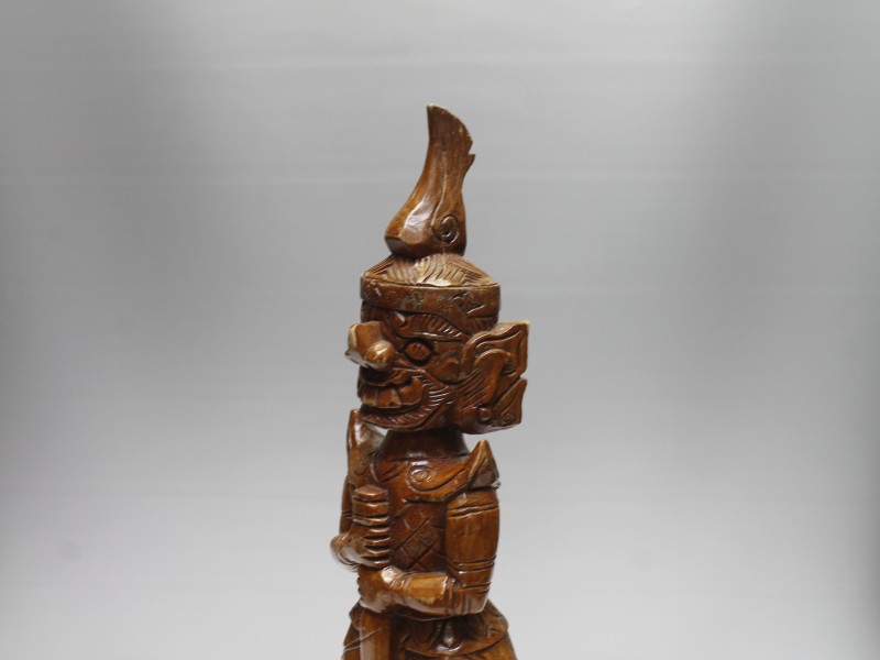 Etnische decoratie: Houten Thai Yaksha beeld (Art. 882)