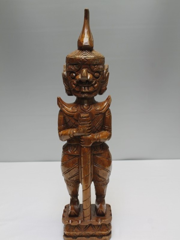 Etnische decoratie: Houten Thai Yaksha beeld (Art. 882)