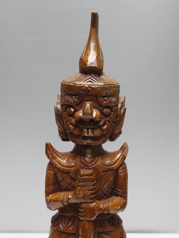 Etnische decoratie: Houten Thai Yaksha beeld (Art. 882)