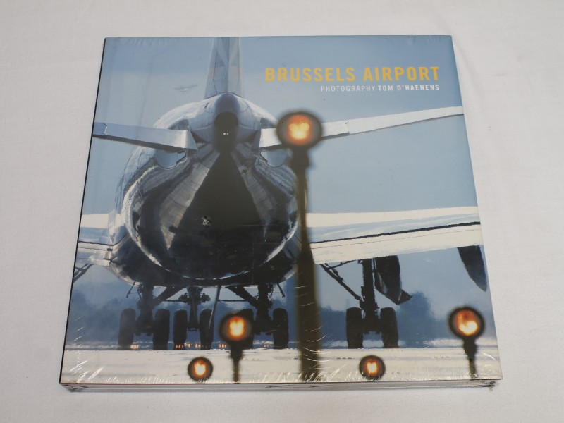 Boek: "Brussels airport - photography Tom D'haenens" (Art. 897)