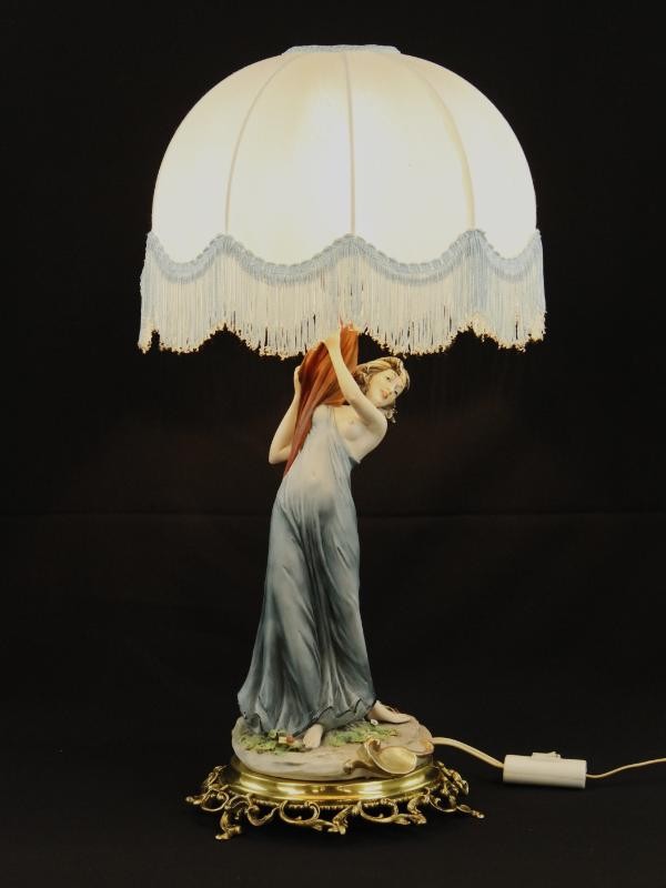 Prachtige lamp/sculptuur van Capodimonte, gesigneerd Barbetta