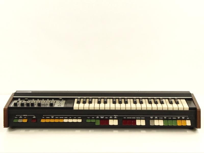 Vintage synthesizer Roland SH-2000