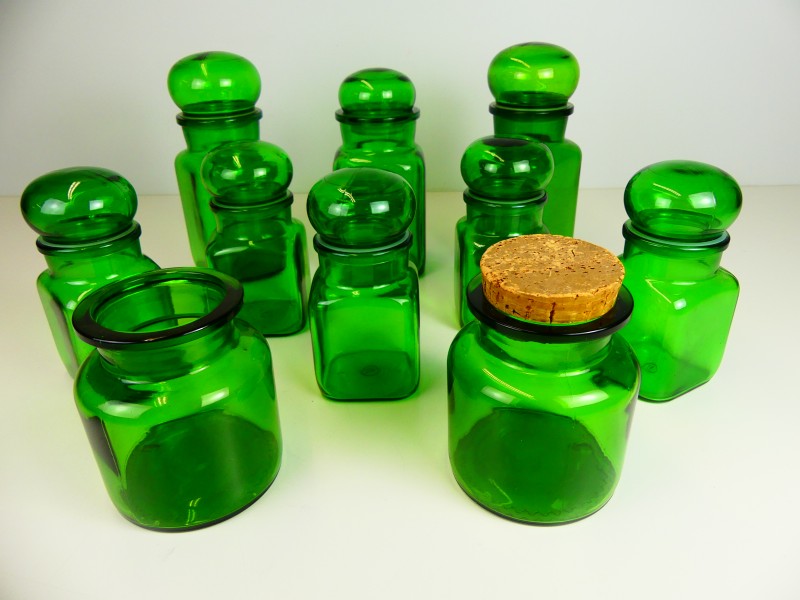 Set van tien glazen potten