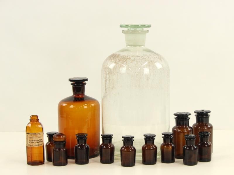 14 Antieke Apothekerflessen