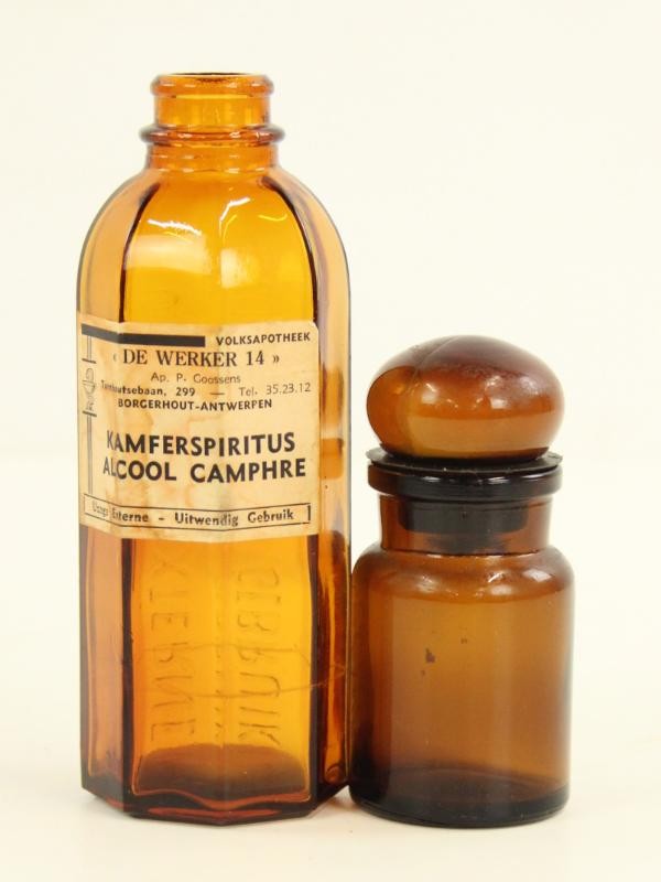 14 Antieke Apothekerflessen