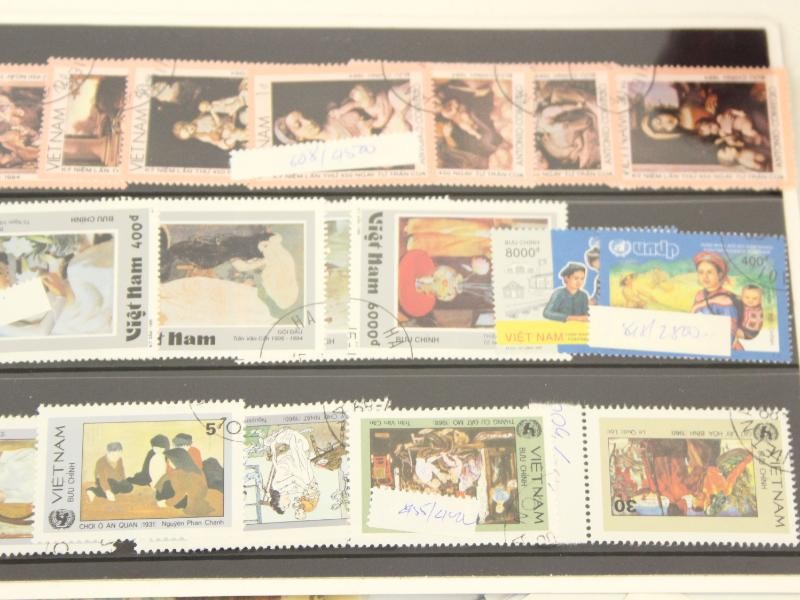 Lot van 3,40 kilo postzegels, internationale collectie