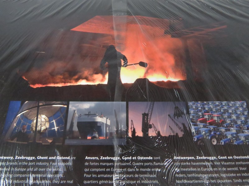 Groot hardcover fotoboek "Flanders port area" Nieuw