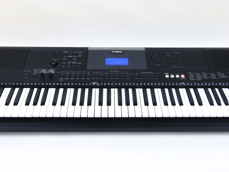 Yamaha Digital Keyboard EW400