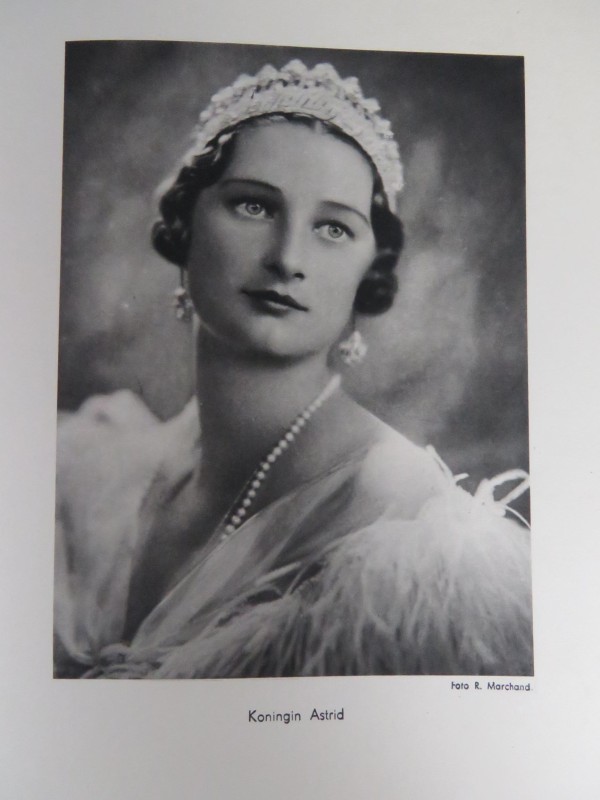 Vintage memoriam boek "Hare majesteit Koningin Astrid"