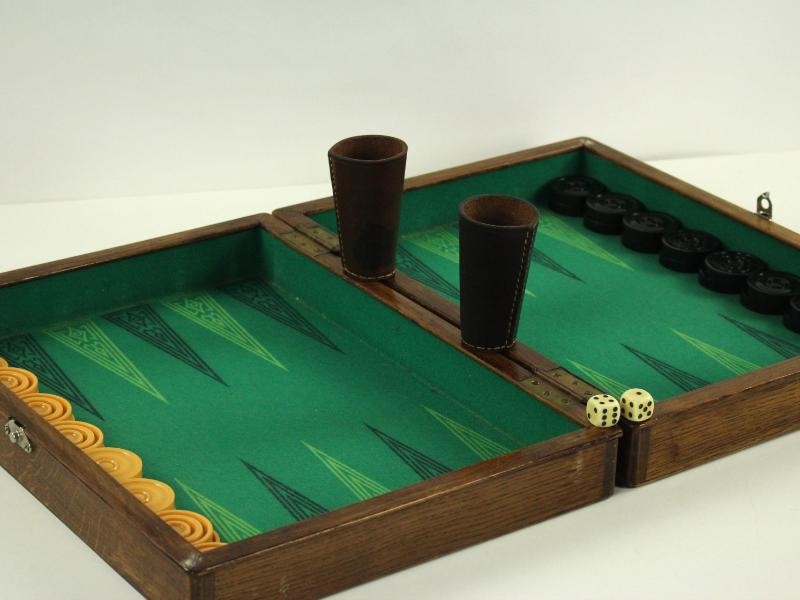 Vintage backgammon in toffe houten kist - heel goede staat