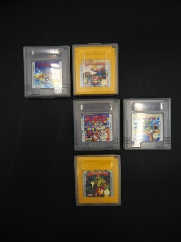 5x game boy spellen in container