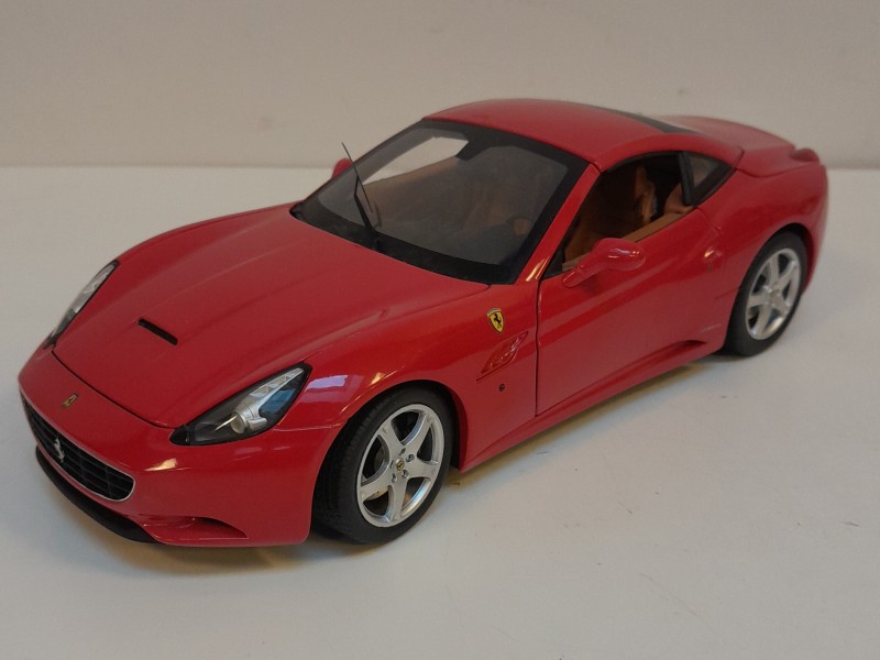 Schaalmodel van een Ferrari California V8