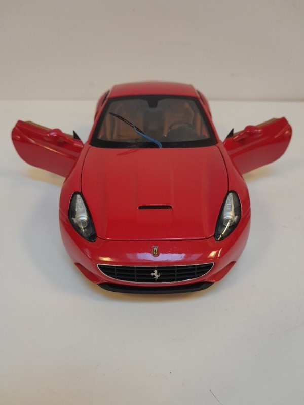 Schaalmodel van een Ferrari California V8