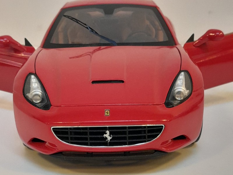 Schaalmodel van een Ferrari California V8