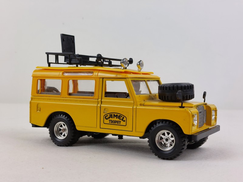 Set van 'Camel Trophy' Land/ Range Rovers