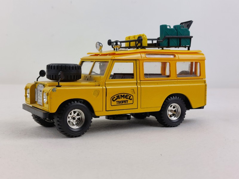 Set van 'Camel Trophy' Land/ Range Rovers