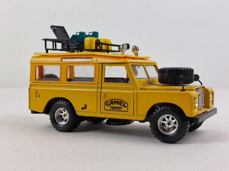 Set van 'Camel Trophy' Land/ Range Rovers