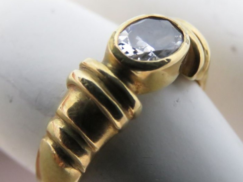 Gouden ring met zirkoon 18K